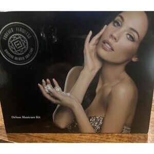 NIB FOREVER FLAWLESS DIAMOND INFUSED SKIN CARE DELUXE NAIL MANICURE PEDICURE KIT
